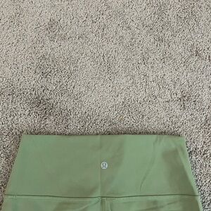 Lululemon Light Green Cropped Leggings